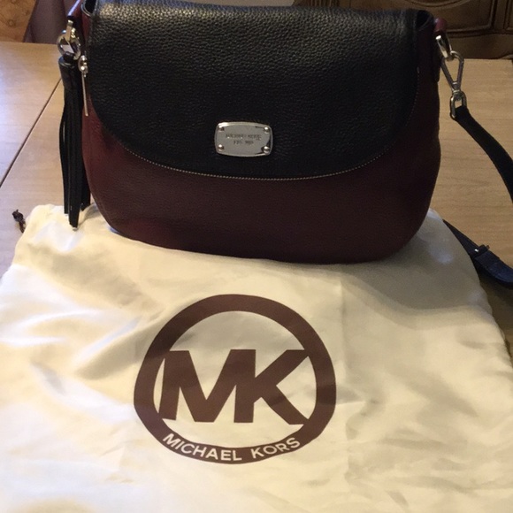 NEW, MICHAEL KORS Convertible Shoulder Bag. - Picture 3 of 8